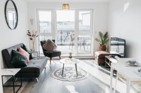 Oakgrove Apartment - 2 Bedroom with Terrance and private parking